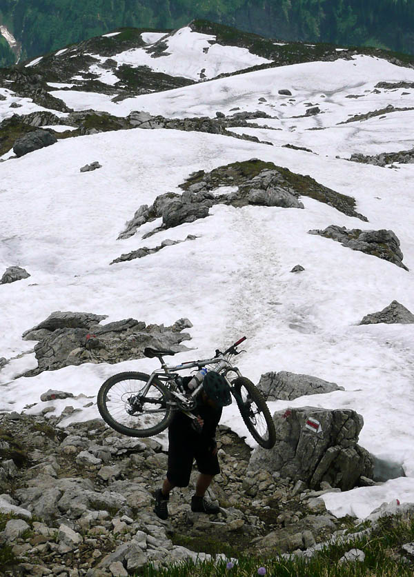 Schneefelder im Aufstieg